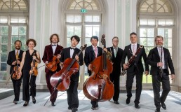 Schwetzingen, DEU, 12.05.2018
Ludwig Chamber Players spielen im Schloss in Schwetzingen. Dirk Altmann, Kei Shirai, Ryutaro Hei, Gen Yokosaka, Janis Lielbardis, Hanno Dönneweg, Emily Koerner, Wolfgang Wipfler.
No model release.